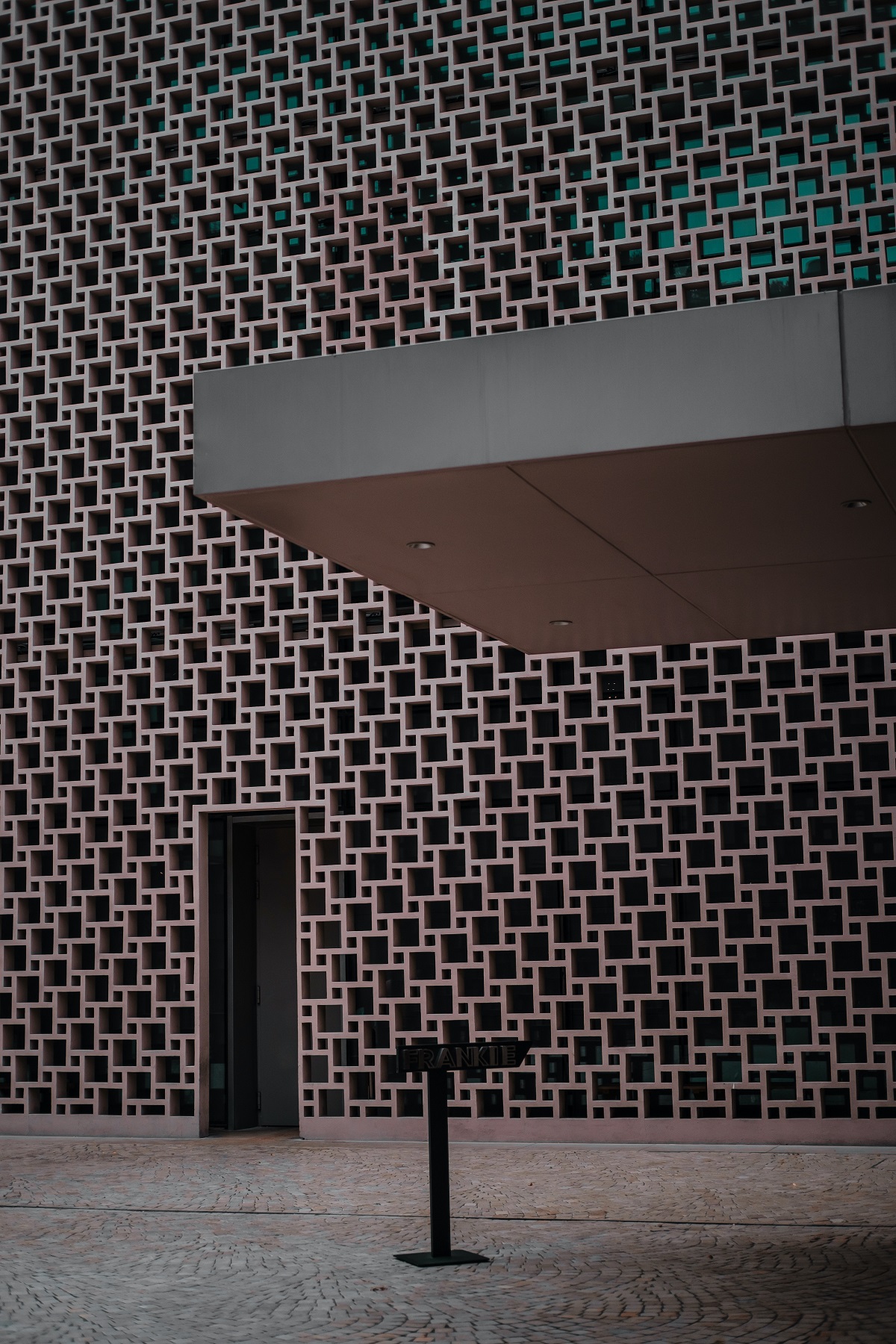 沖仲建設ビル「未来都市」